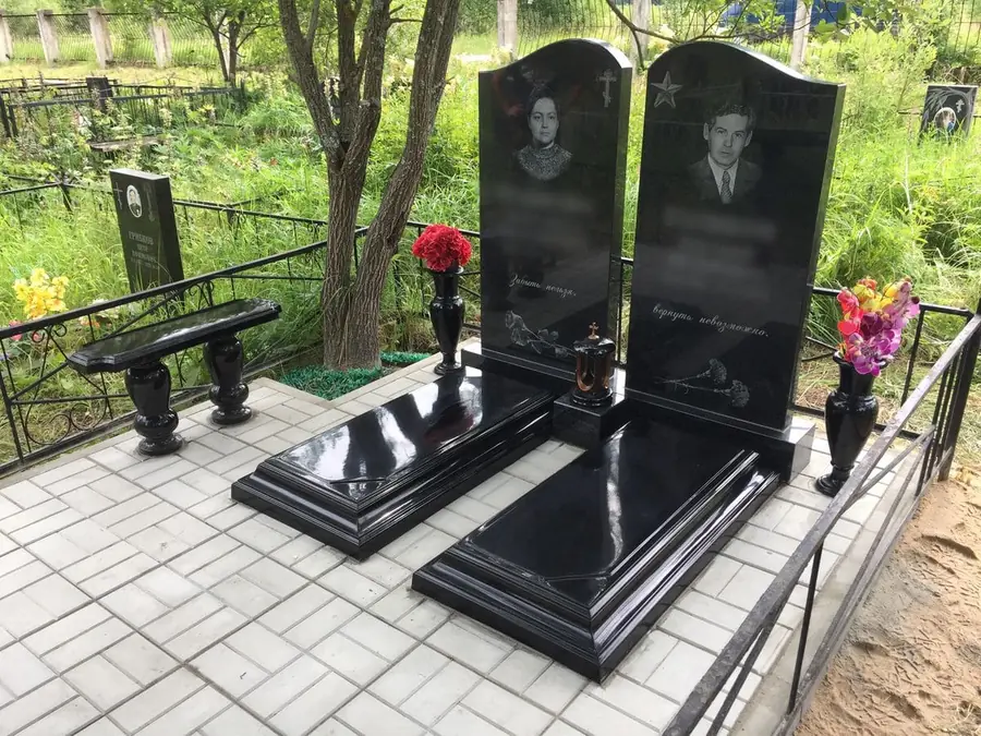 Комплекс с оградой и благоустройством